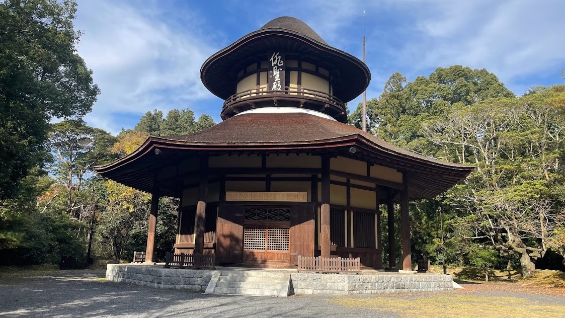俳聖堂｜伊賀市の偉人・松尾芭蕉生誕３００年を記念した建物
