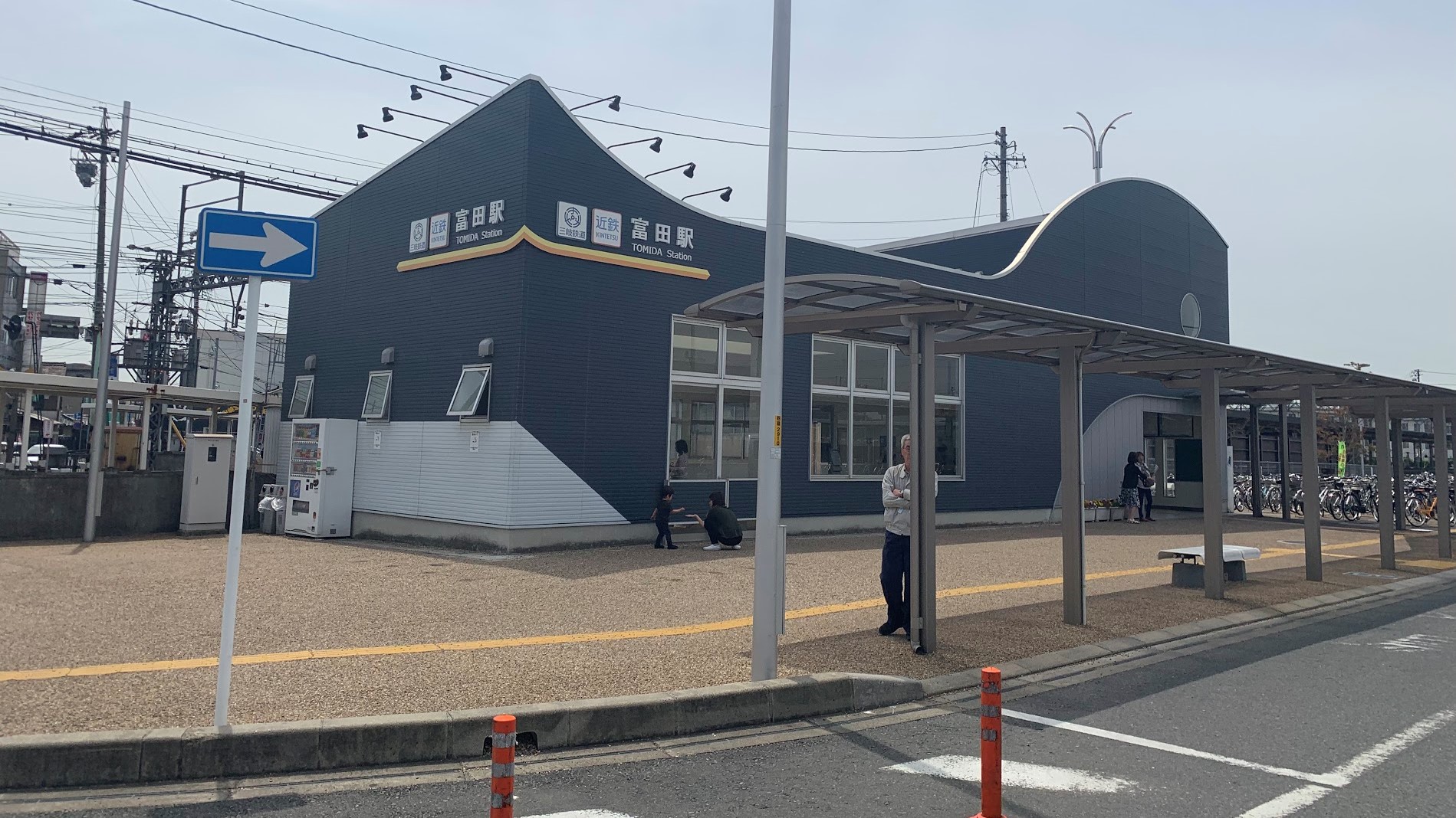 近鉄名古屋線・富田駅｜ユネスコ無形文化遺産のクジラを模した駅舎