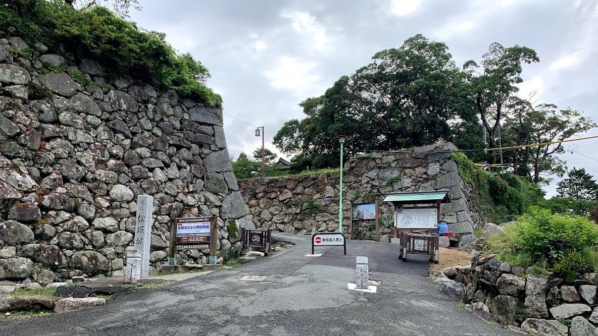 松坂城跡｜松阪の発展の礎を築いた豪壮な石垣に囲まれた城跡