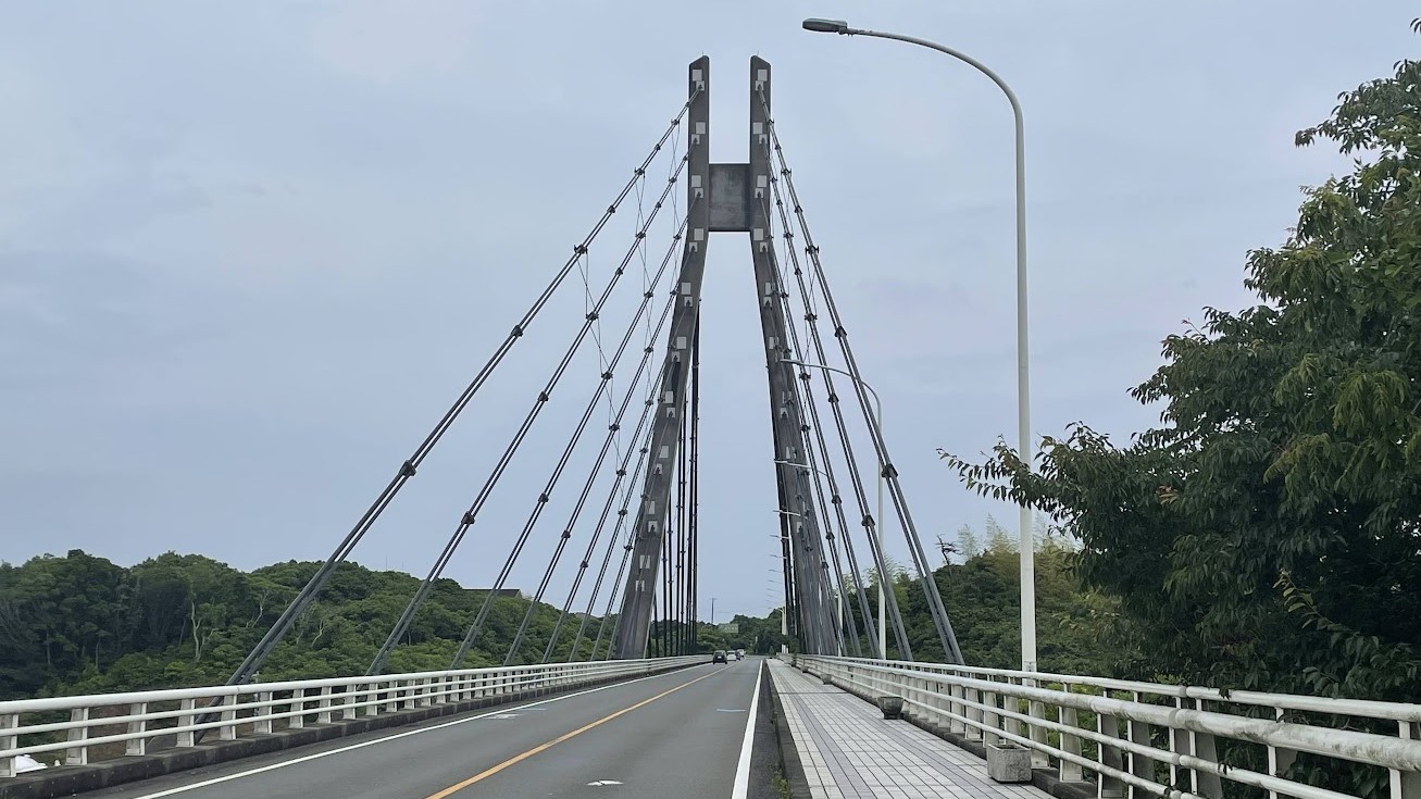 志摩丸山橋｜力強いモダンな作りが特徴の大橋