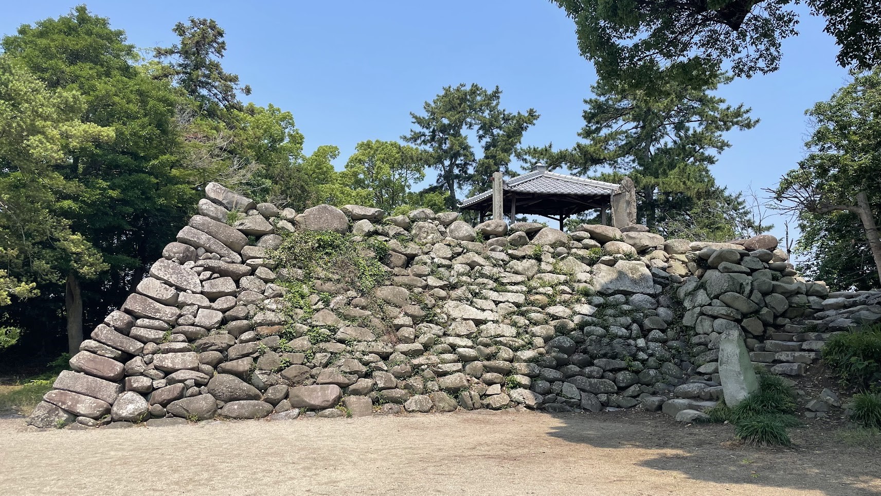 神戸城跡（神戸公園）｜かつては５層の天守閣があったとされる城跡