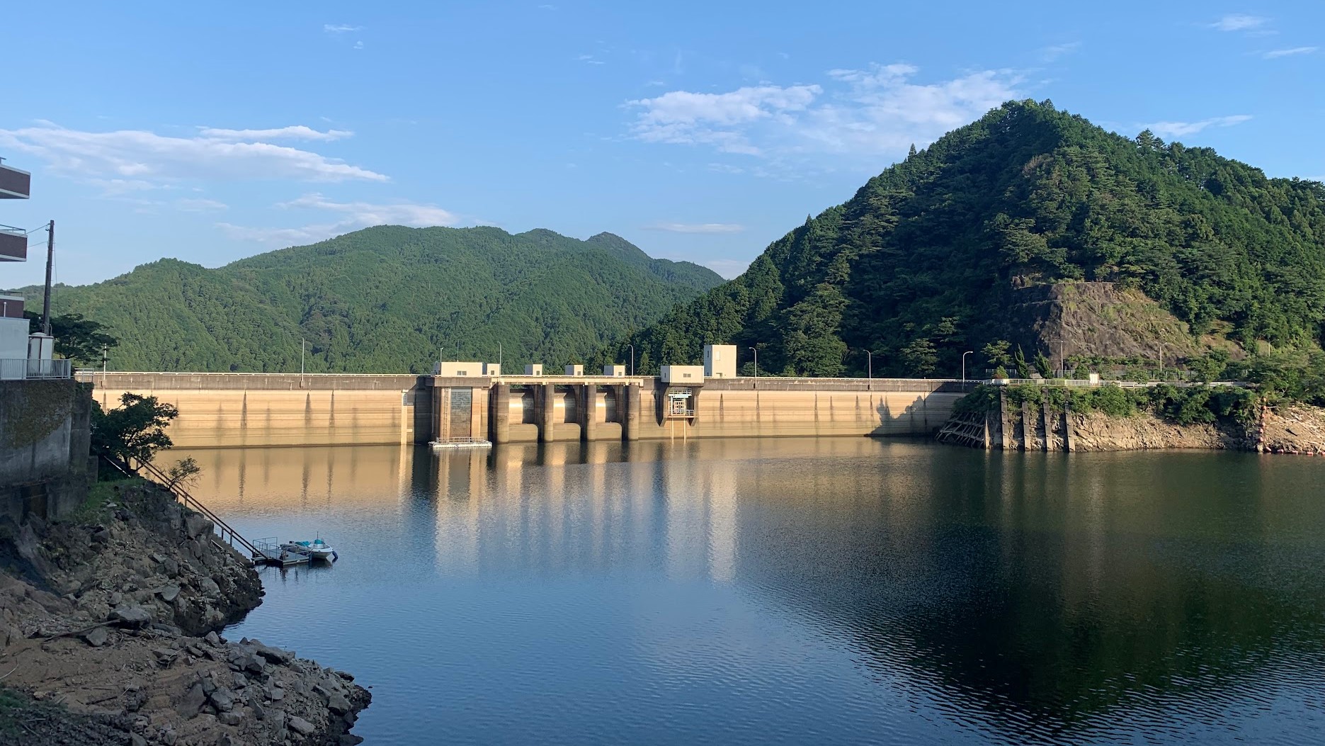 安濃ダム｜西北部に広がる農地へ用水を供給する景観抜群のダム