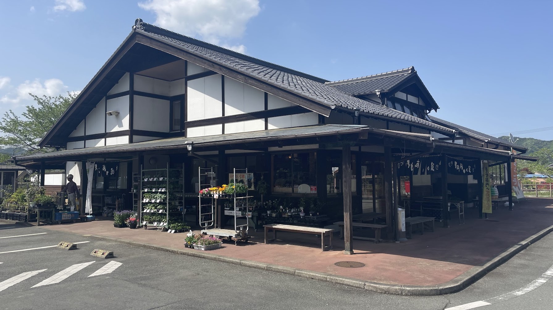 ふれあいの館｜丹生神宮寺のおひざ元にある地元の名産品を販売するお店