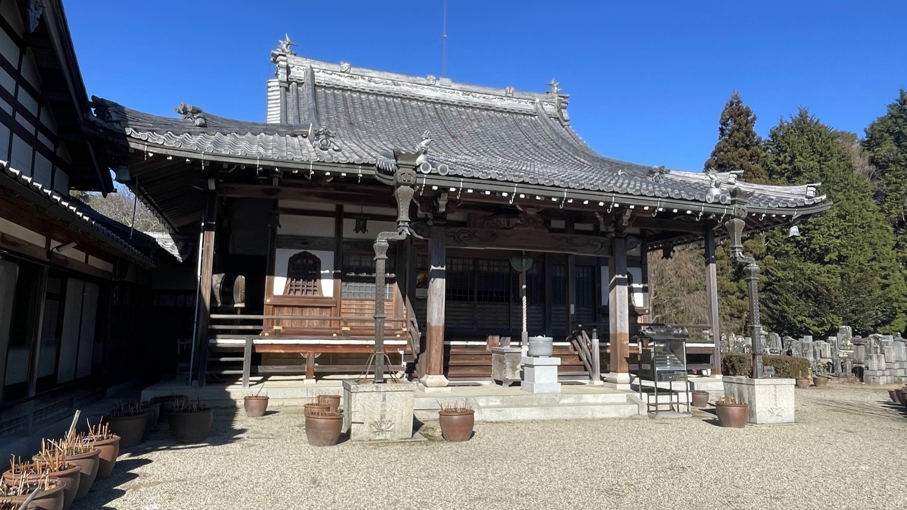 地蔵院 青蓮寺｜高台にある城跡に建てられた弘法大師ゆかりのお寺