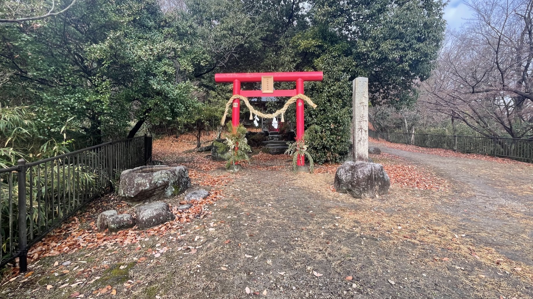 伊坂丹生水神｜伊坂ダムの守護神として水源の女神を祀る神社