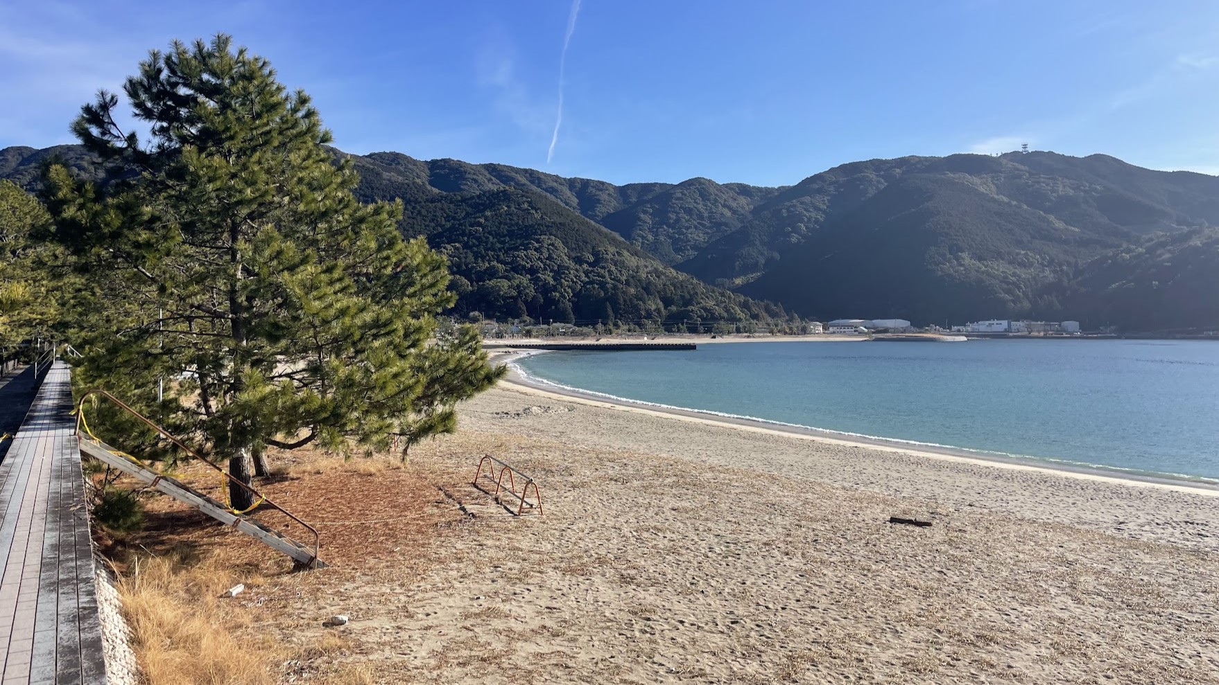 三木里ビーチ｜徳川吉宗ゆかりの松林がある真っ白な砂浜の海水浴場